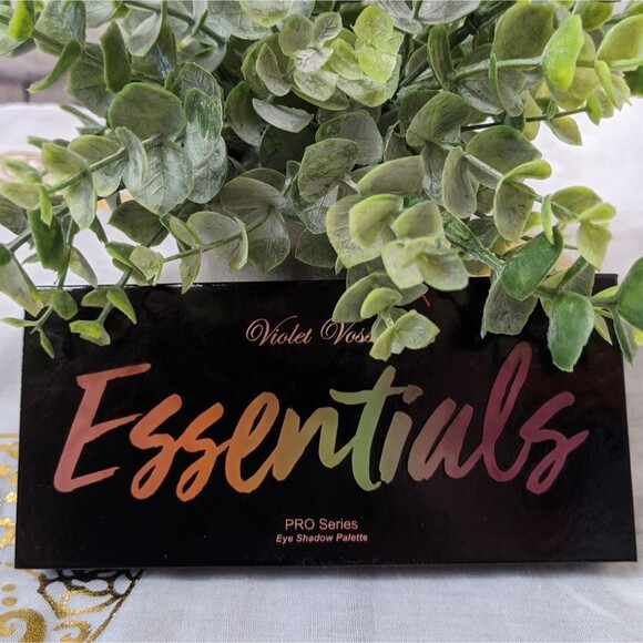 Violet Voss Essentials Eyeshadow Palette - Picture 2 of 3